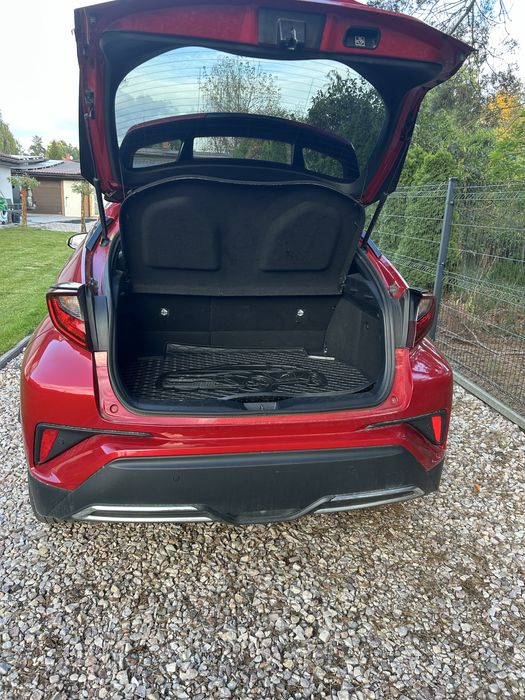 Toyota c-hr 2.0 hybrid rok 2022