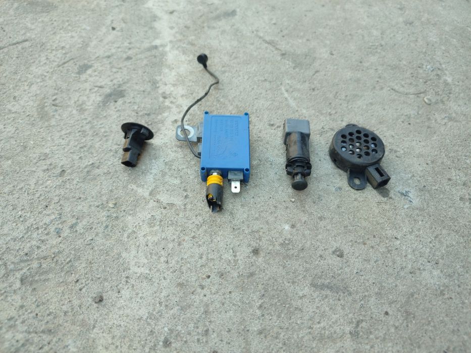 Продам усилитель антенны пищалка концевик на renault laguna 2