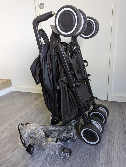 Carrinho bengala passeio Bébé Confort Noa com proteção para a chuva