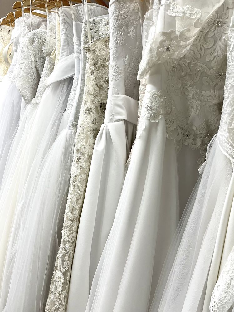 Lote de 25 vestidos de noiva