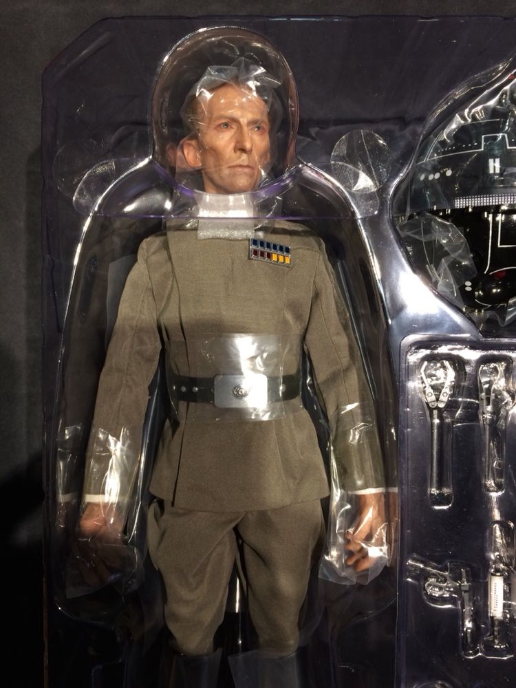 Hot Toys Star Wars: Episode IV A New Hope – Grand Moff Tarkin