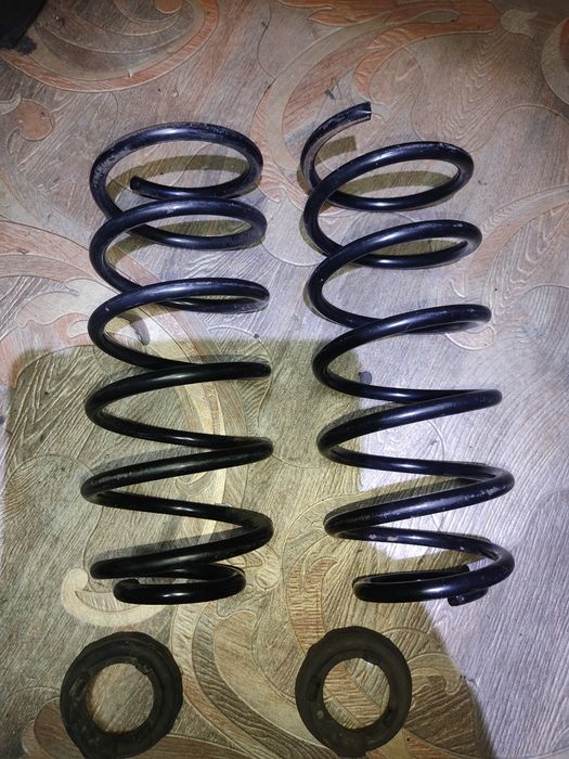 Пружина передня Volkswagen Golf 4