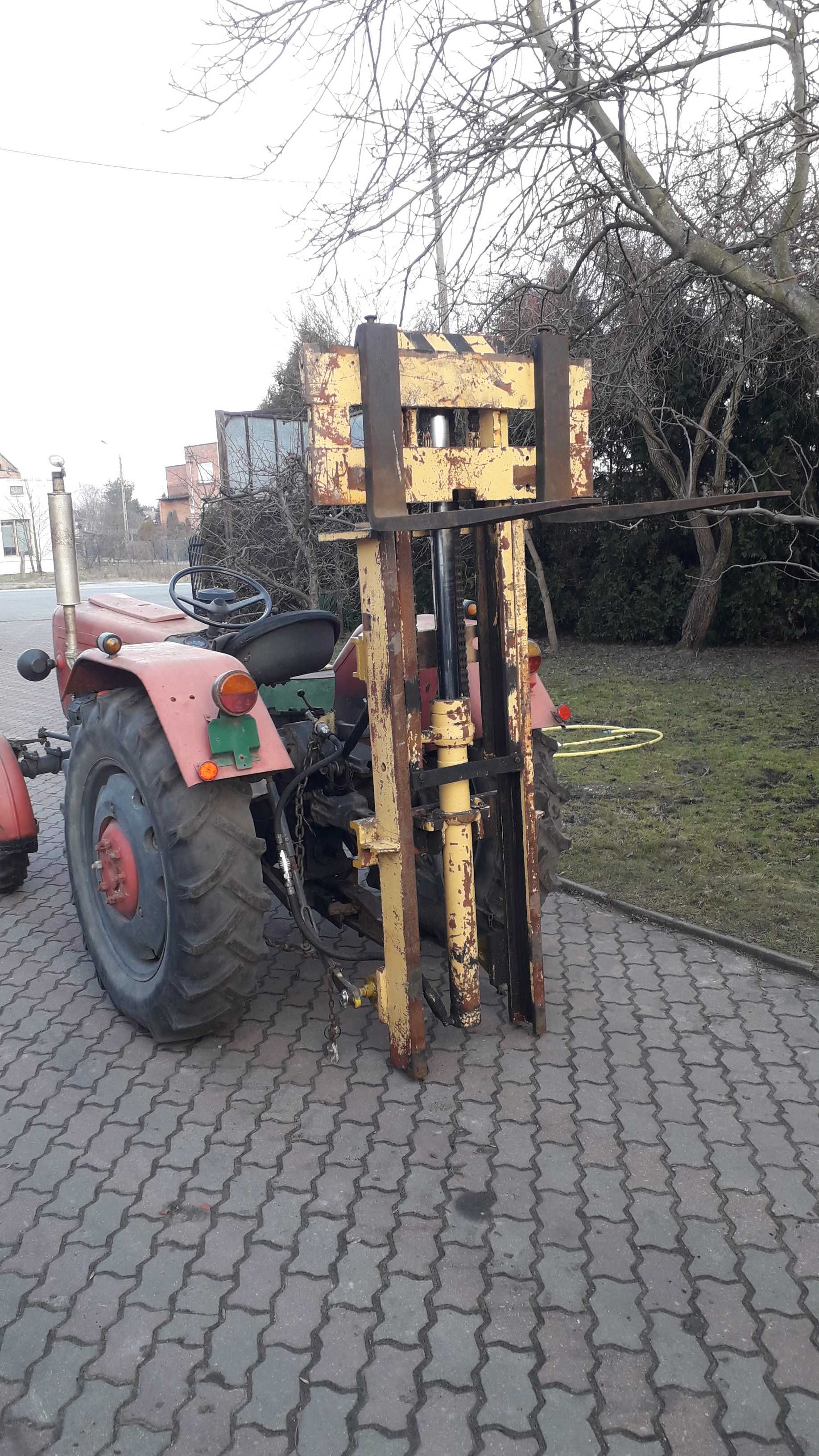 lekki maszt podnosnik do ciagnika rolniczego widlak na ciagnik C33 T25