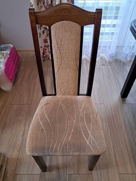 6x krzesło drewniane, beżowe tapicerowanie, ciemny braz