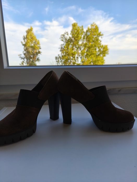 Sapatos castanhos N37