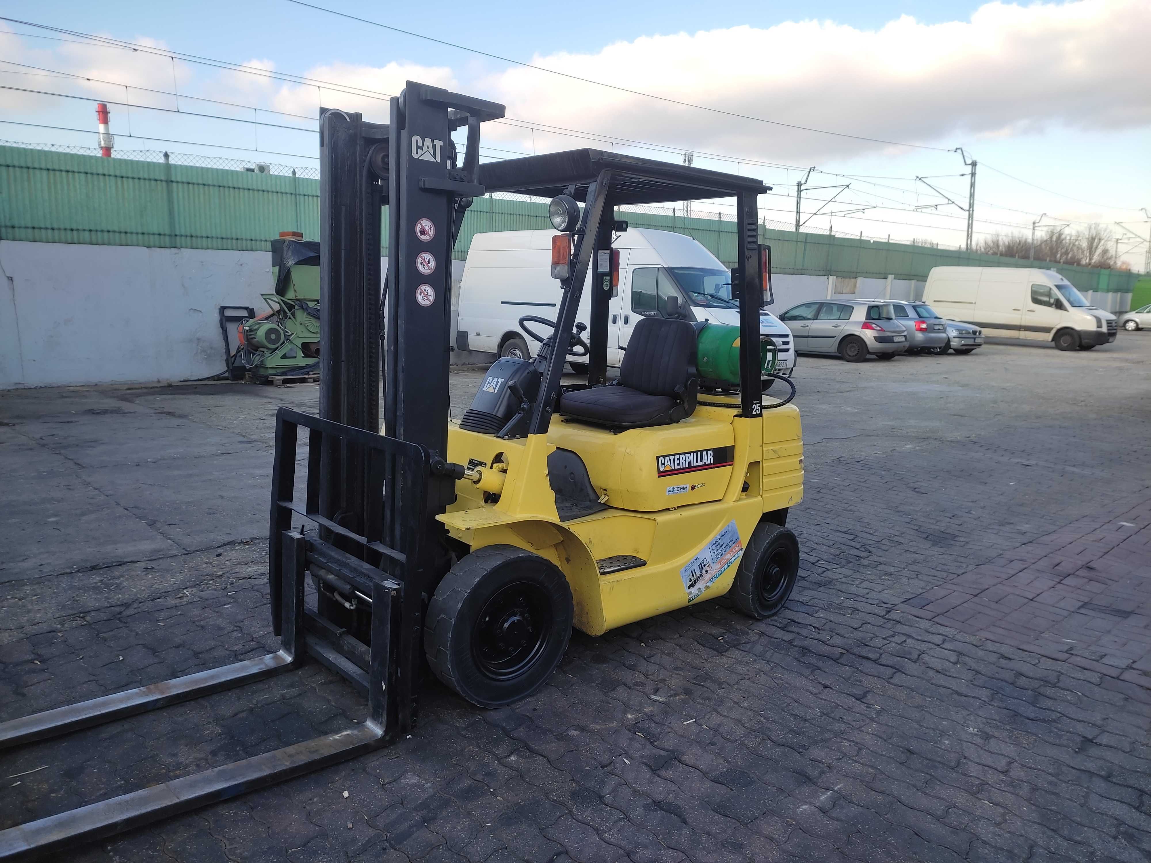 Caterpillar GP25 wózek widłowy 2,5T LPG