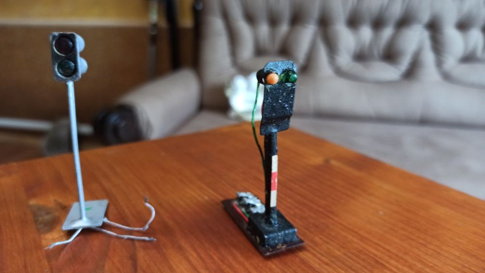 Два светофора масштаба НО