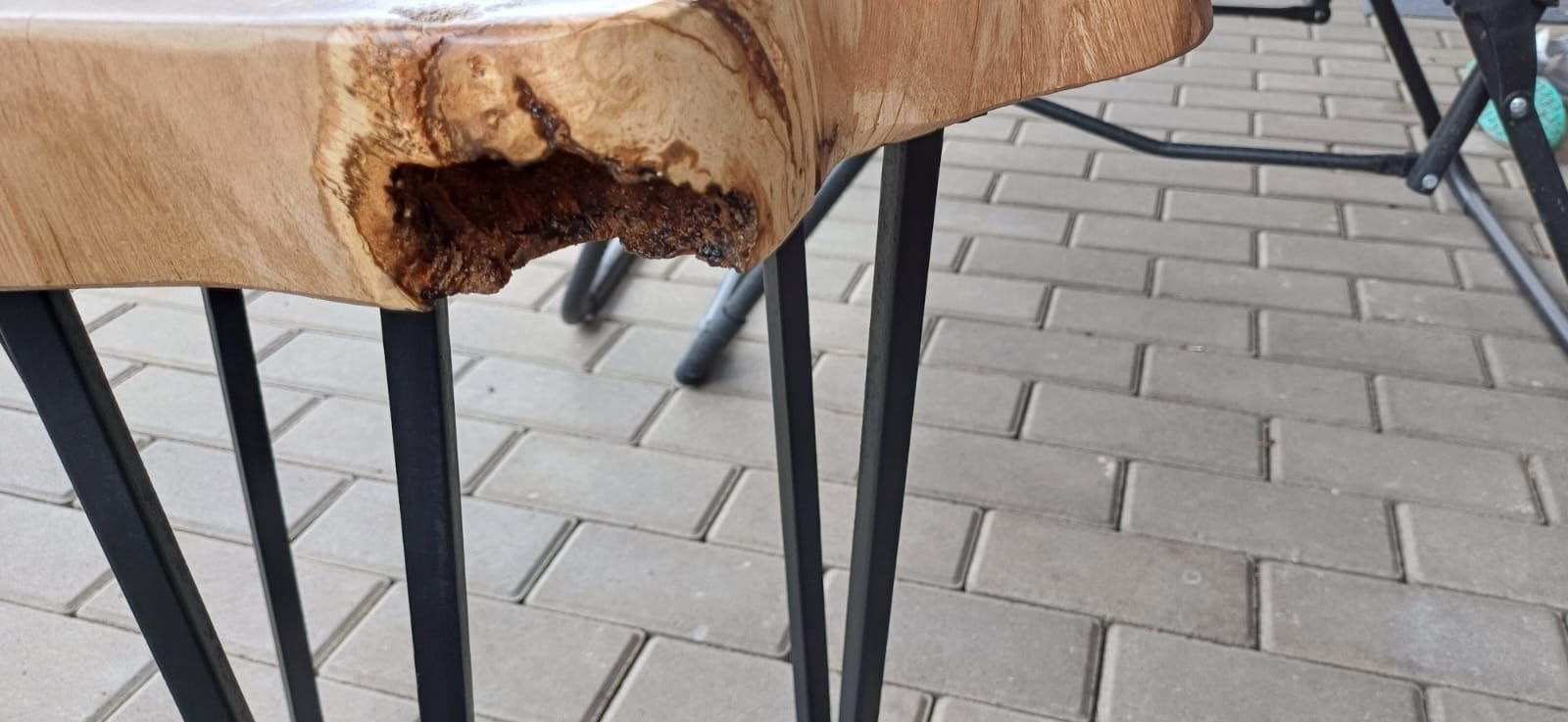 Piękny stolik kawowy  z drewna dębowy