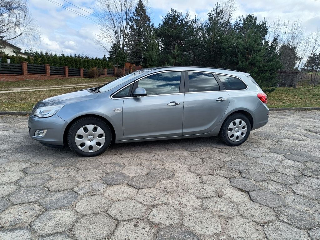 Opel Astra J sports tourer