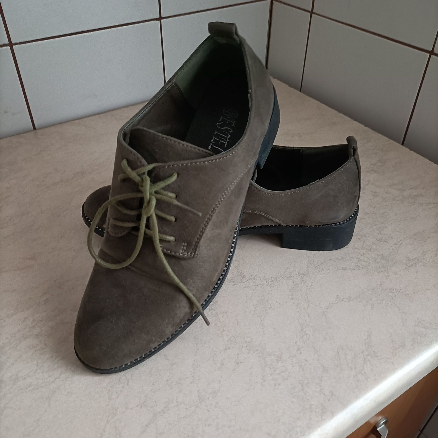 Buty wiązane damskie