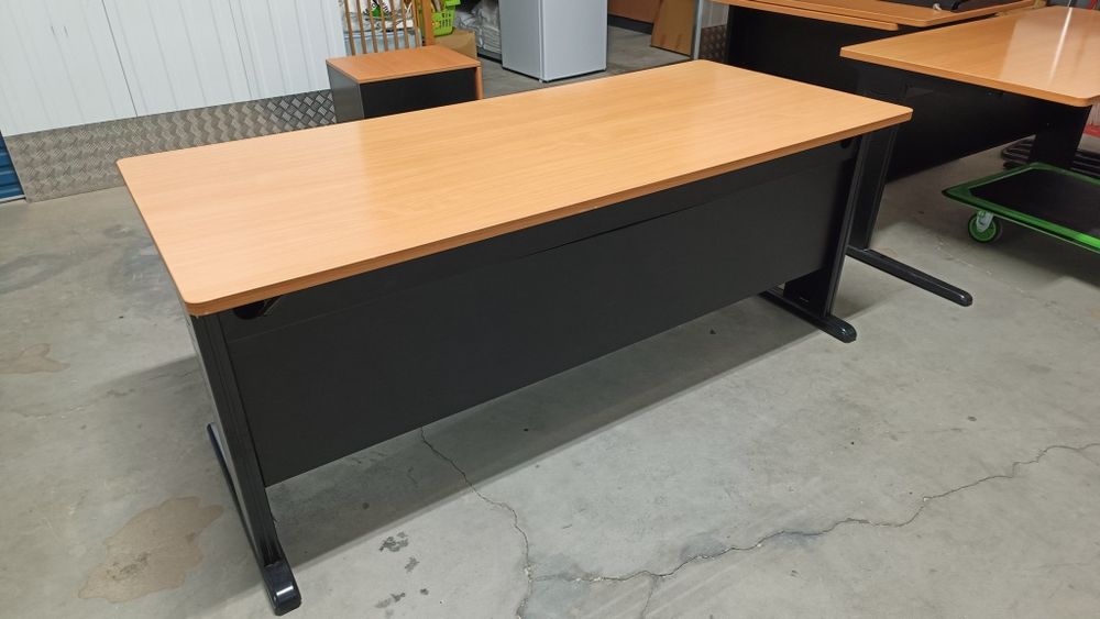 2 Mesas escritório / secretárias