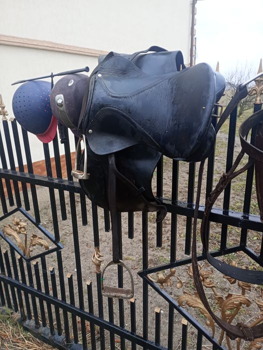 Sprzedam siodło uprząż puszorek ogłowie sprzęt do jazdy