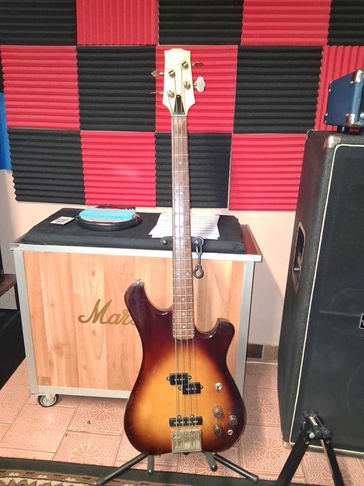 Gitara basowa Jolana Jantar