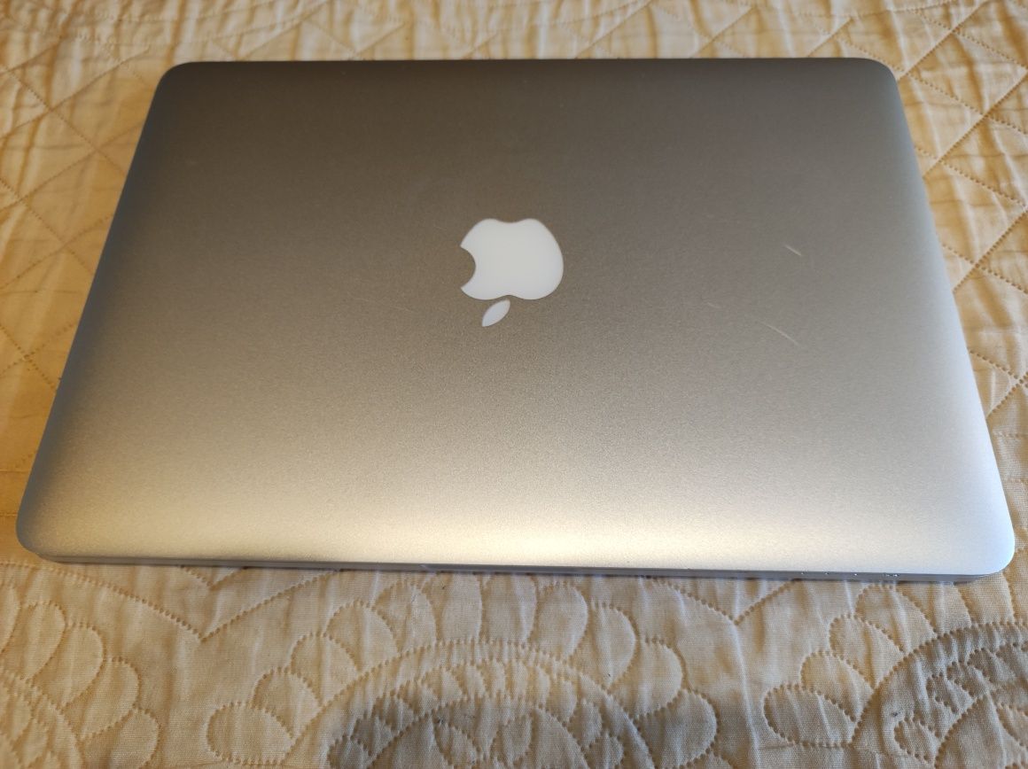 MacBook Pro Retina 13 Intel I7 8GB RAM 256GB