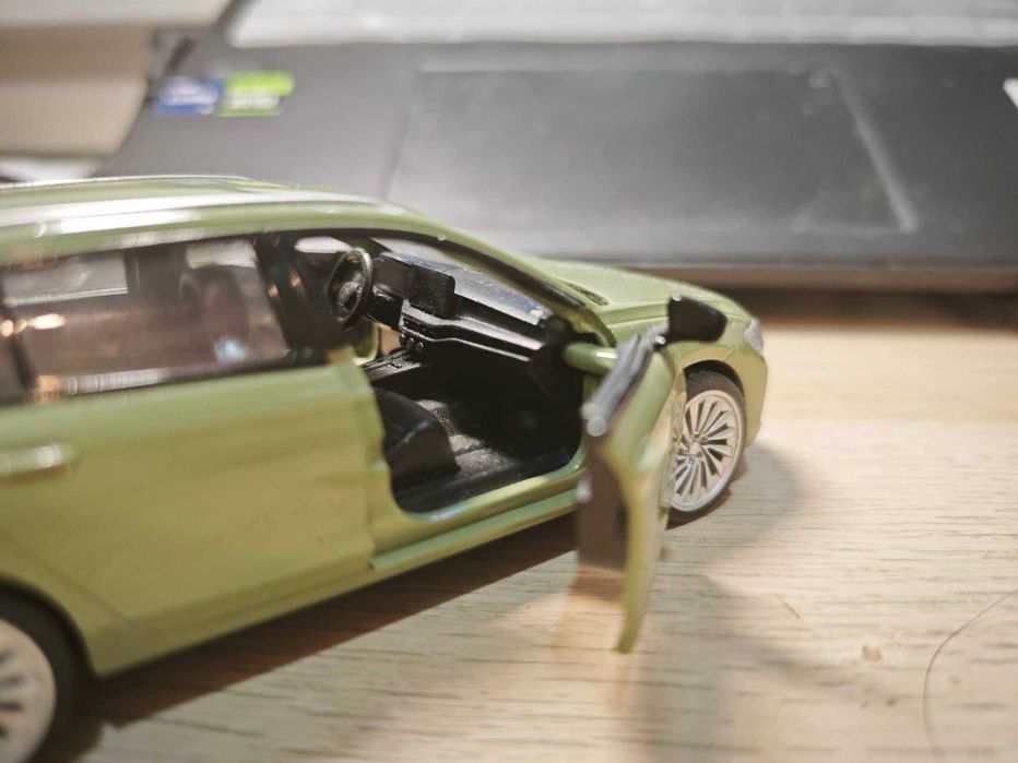 1/35 Skoda Superb miniatura
