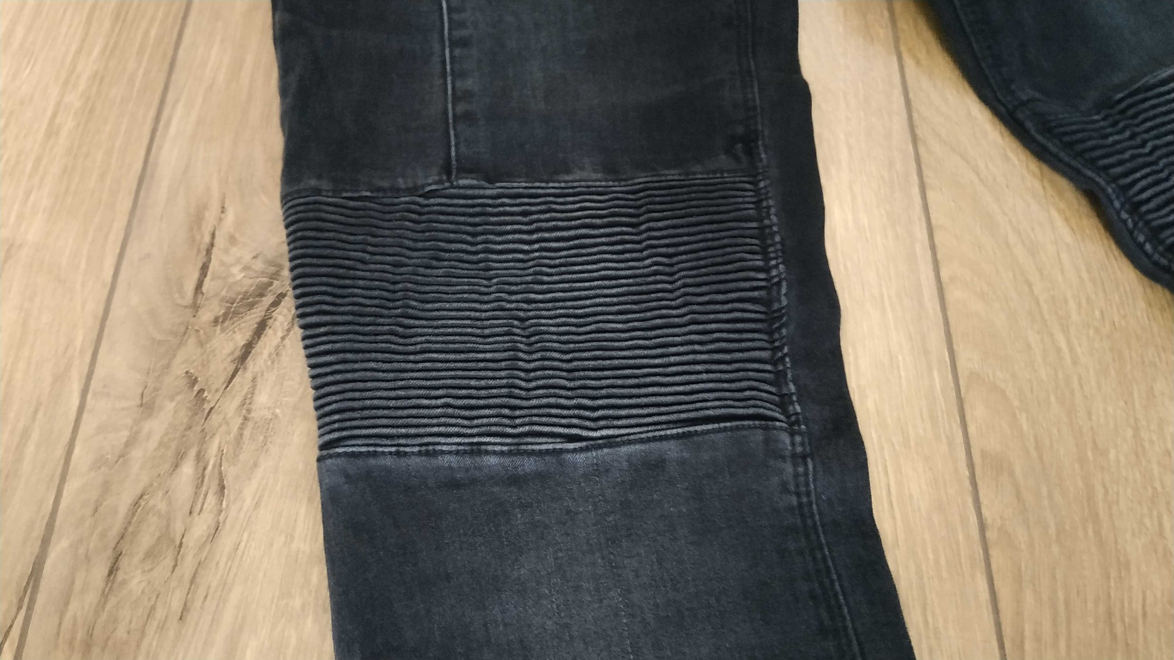 Czarne spodnie jeansy Cropp M 38