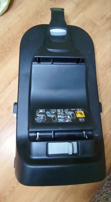 Детское автокресло с базой  Maxi-Cos CabrioFix i-Sizei