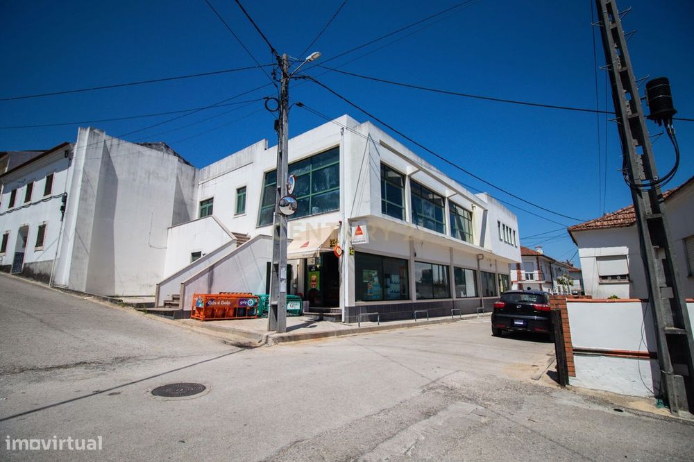 Supermercado em Soure: Localização Privilegiada e Grande Área