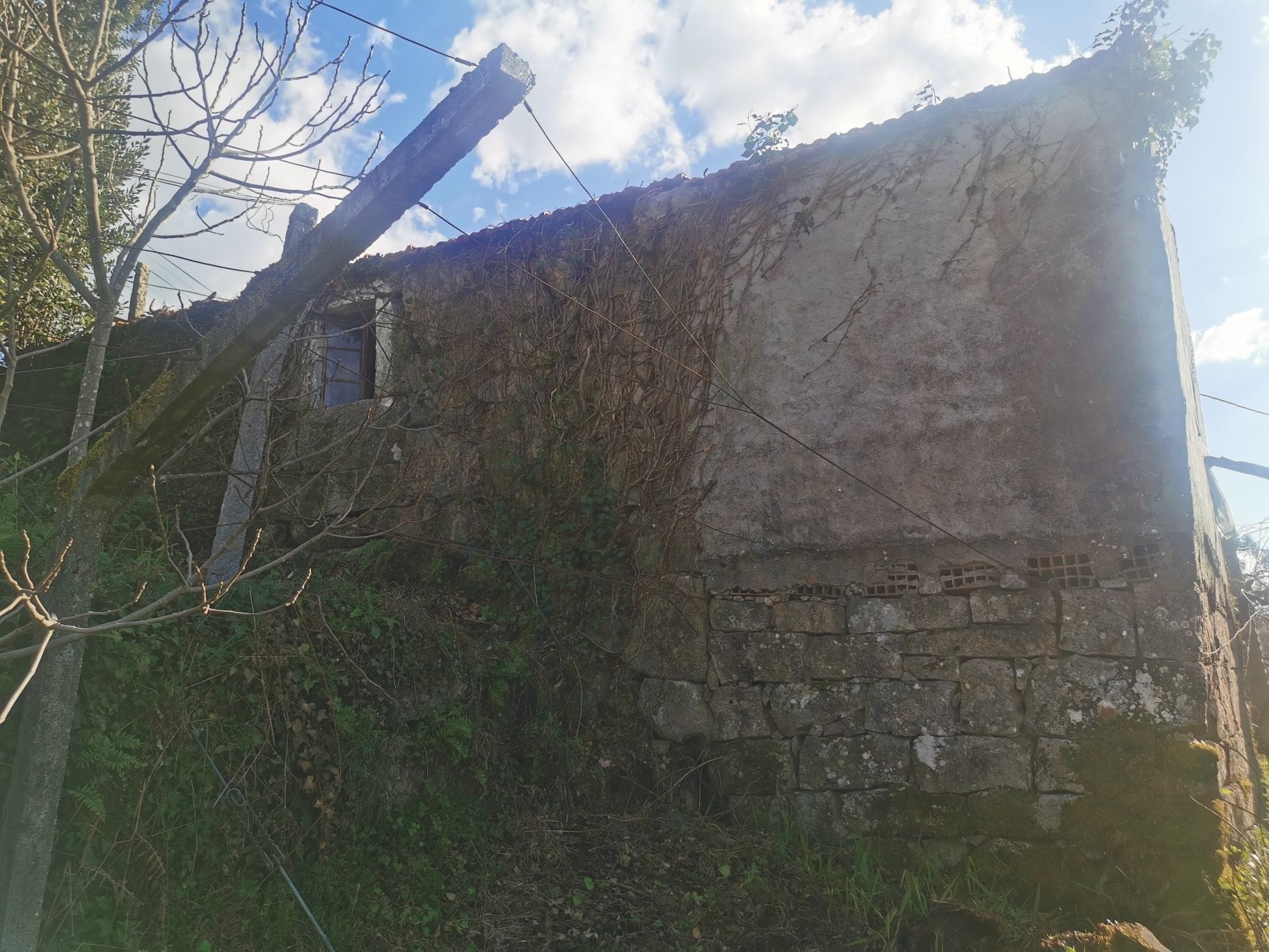 Casinha com vistas para o rio Tâmega