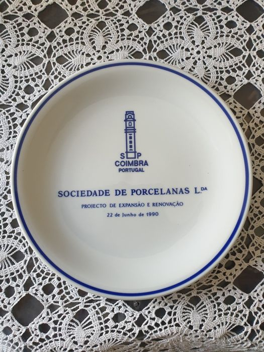 2 pratos Soc. de Porcelanas de Coimbra