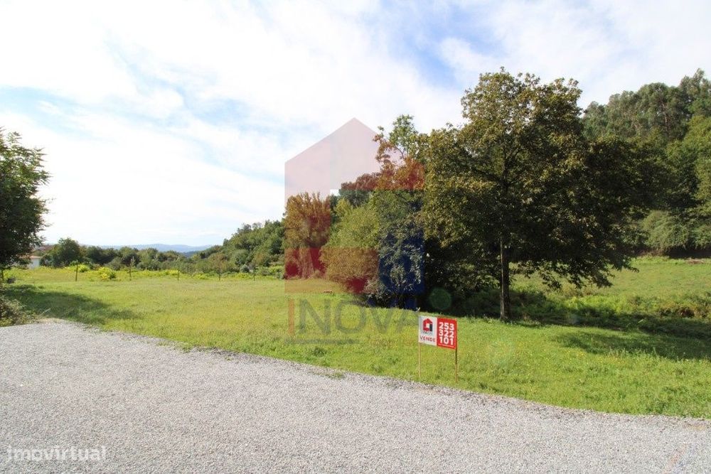Terreno Agrícola em Vilarinho, Vila Verde