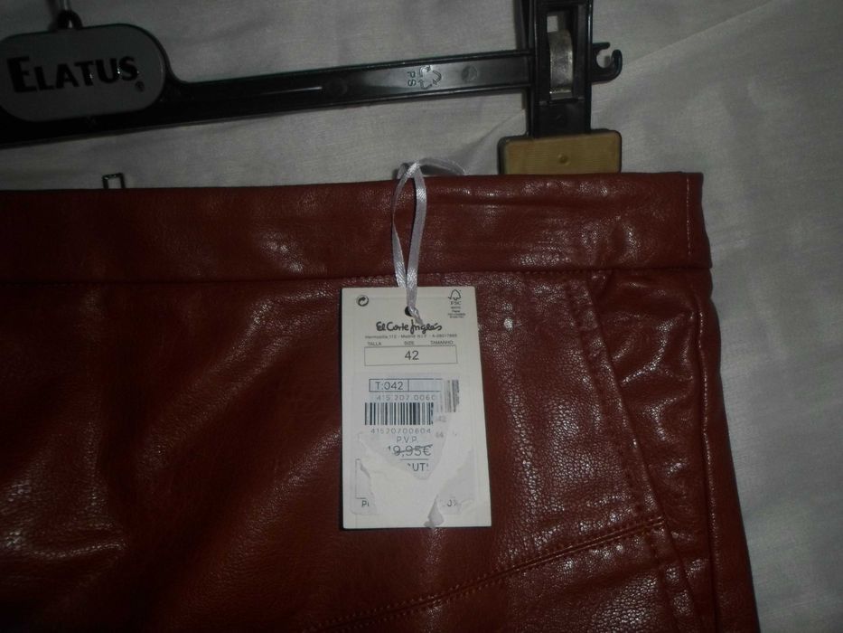 saia nova em pele com etiqueta  com bolsos