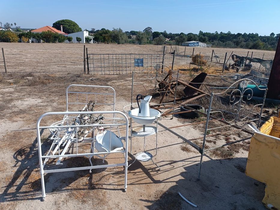 Cama de ferro antiga