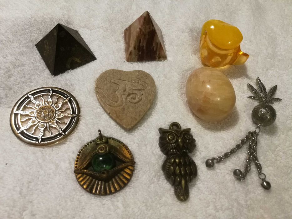 камень оникс металл статуэтка сувенир пирамида яйцо и другое