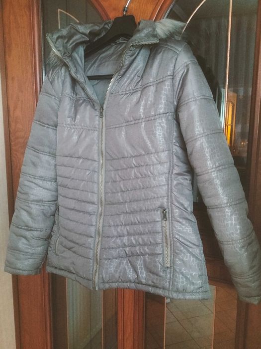 Kurtka zimowa w kolorze oliwkowym