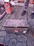 Kasterki metalowe i plastikowe oraz kuwety metalowe.