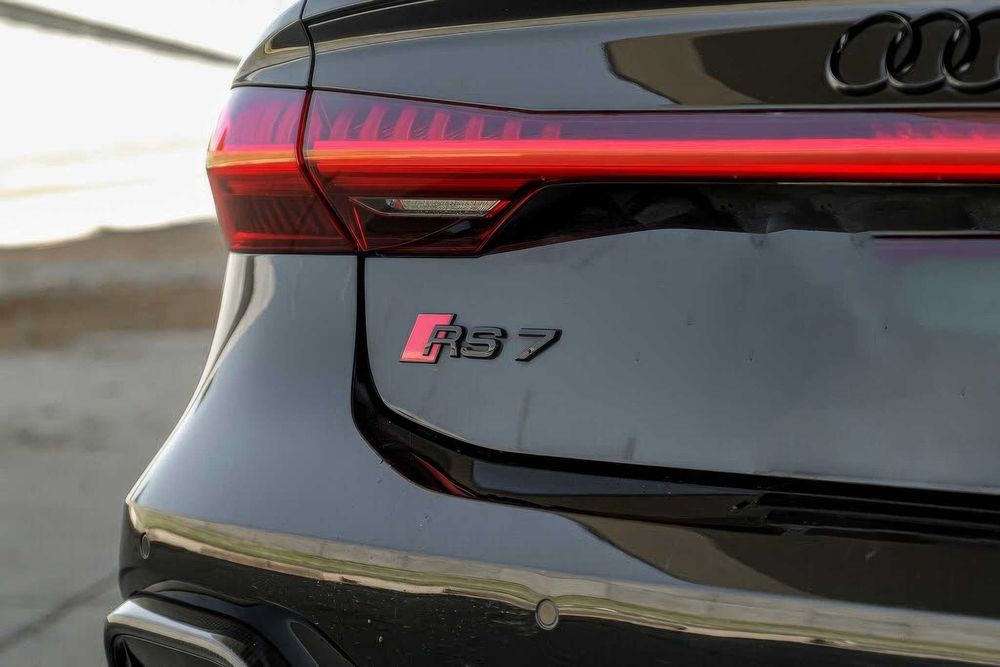 Audi RS7 quattro      2021