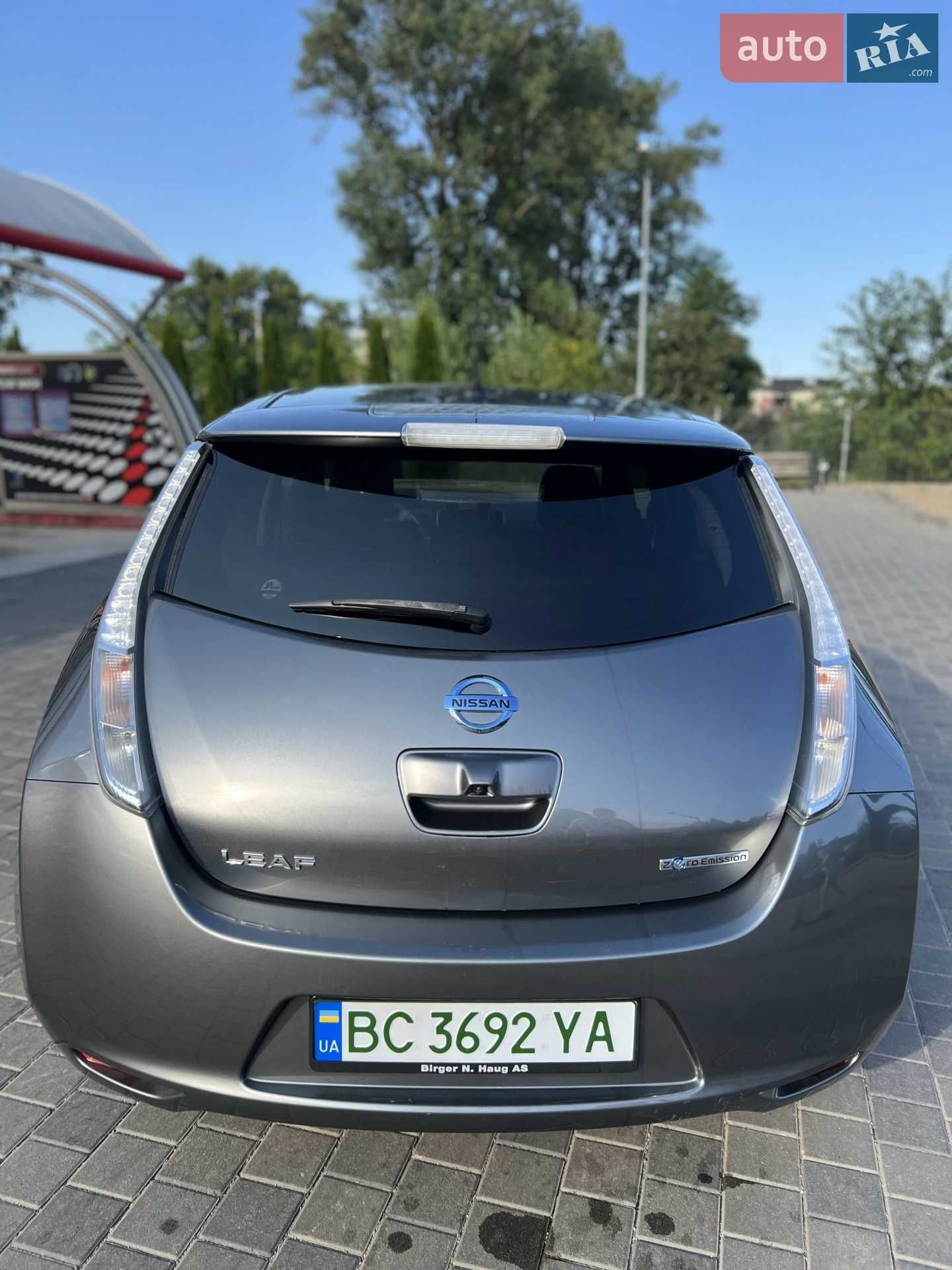 Nissan leaf 2017 30 кВт Tekna