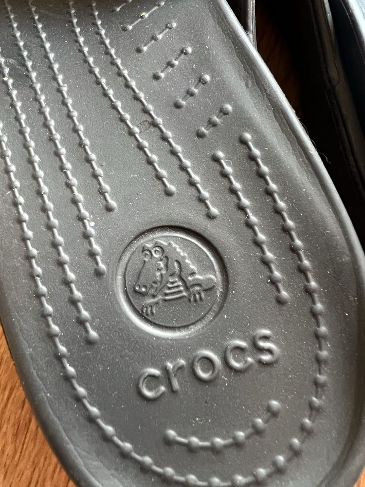 Крокси crocs тапки чорні мінімалістичні на підвищеній платформі