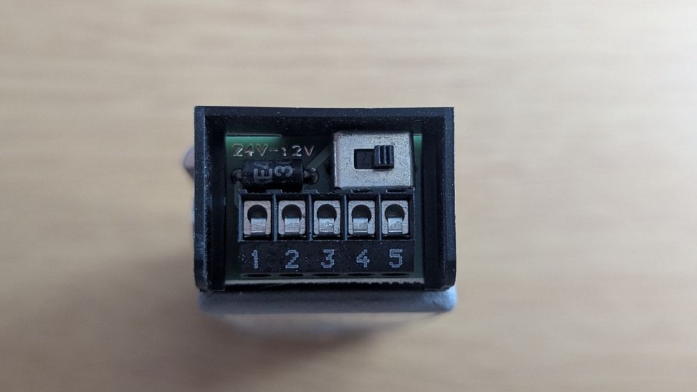 Nowy elektrozaczep EffEff Assa Abloy 142U Q34 drzwi przeciwpożarowe