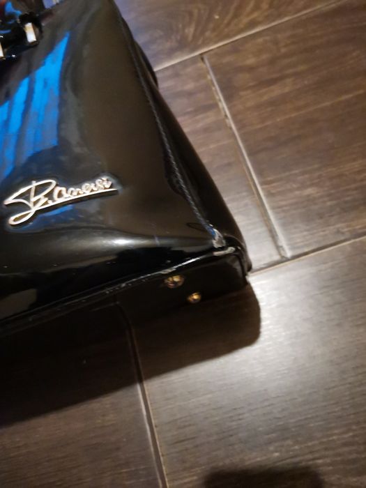 Лаковая женская сумка