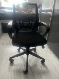 ikea dziecięce młodzieżowe krzesło czarne fotel biurowy Biurko białe