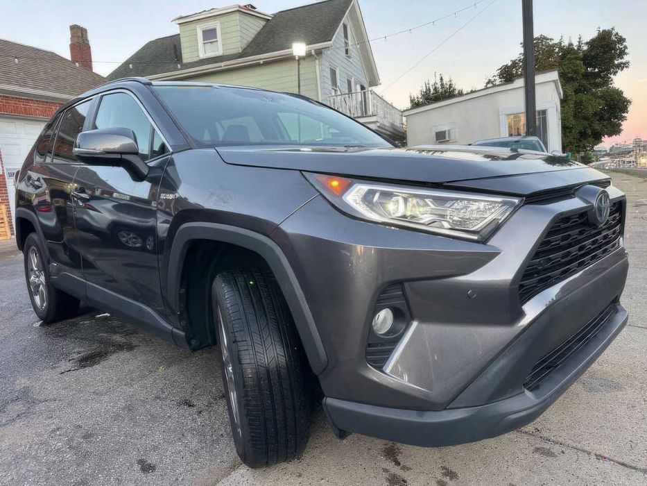 Toyota RAV4      2021