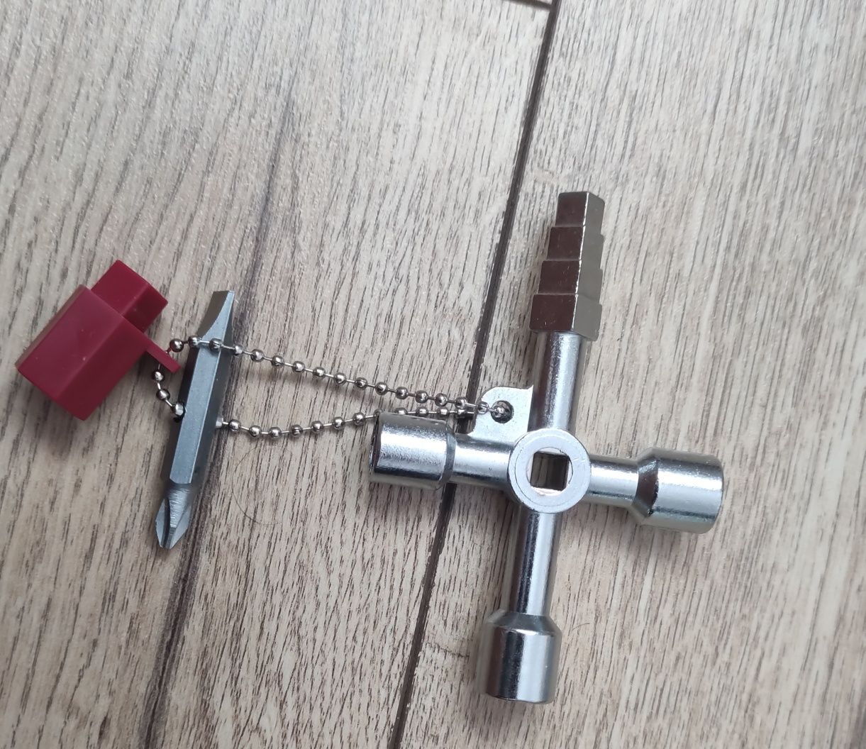 Klucz do regulacji grzejników ,zaworów. Multitool.