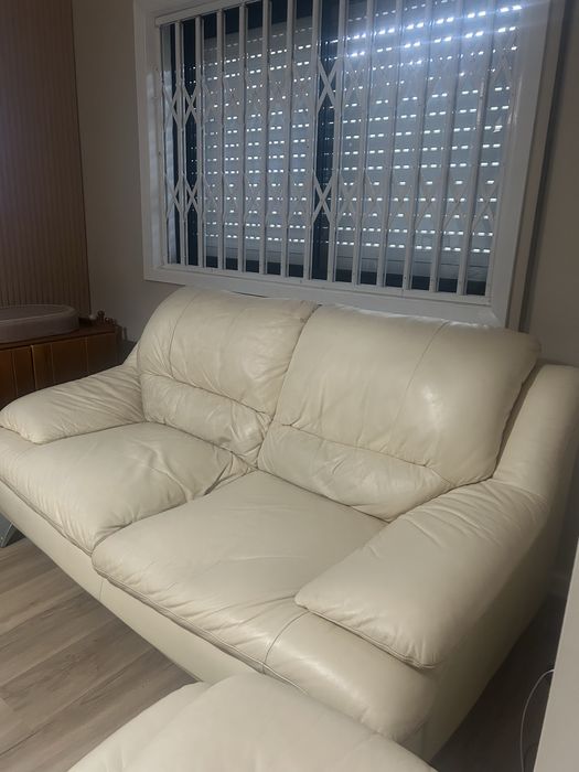 Sofas em pele creme