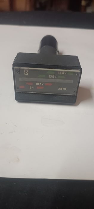 Stary woltomierz samochodowy ZSSR