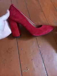 Замшеві туфлі червоного кольору бомбічної якості