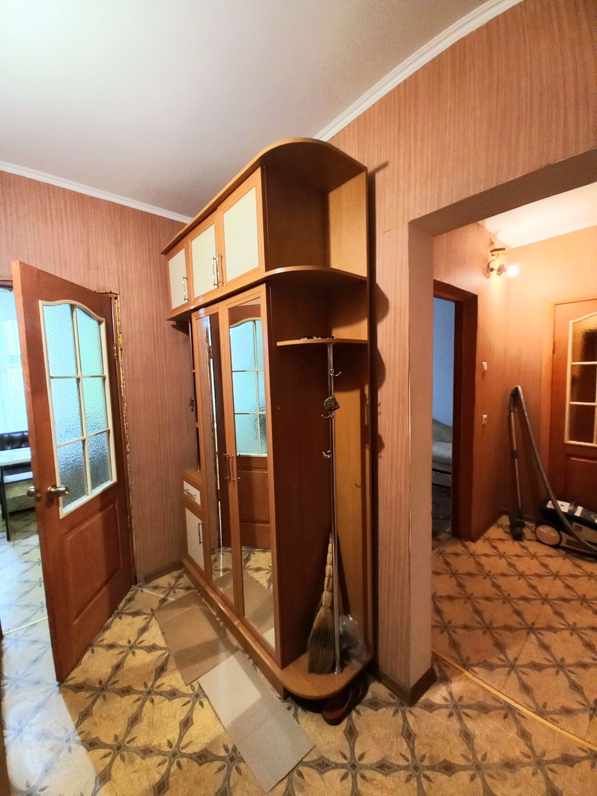 Продам 1 комн.квартиру на 5 ЗАРЕЧНОМ. 2 ЭТАЖ.