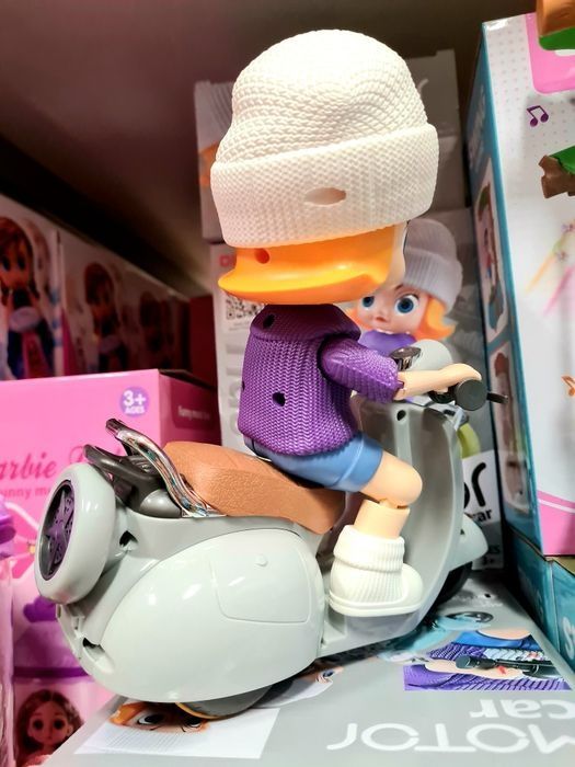Nowa grająca super laleczka lalka na skuterze zabawki