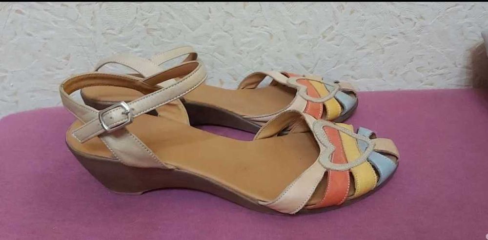 Продам женские босоножки 39р