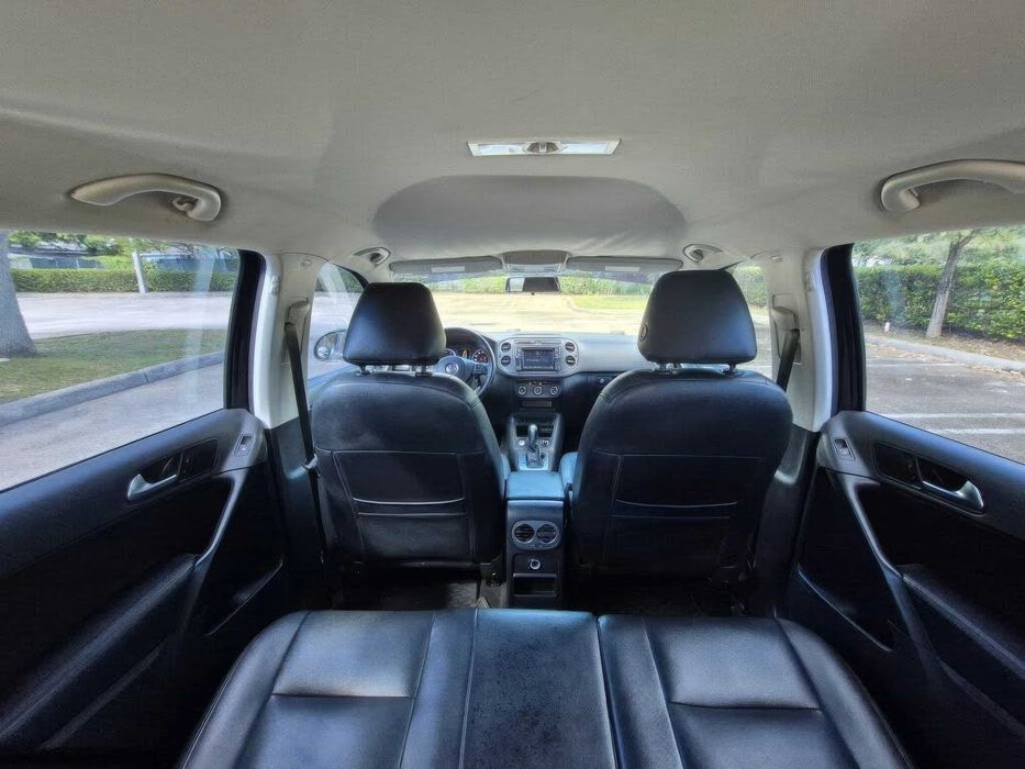 Volkswagen Tiguan S      2017