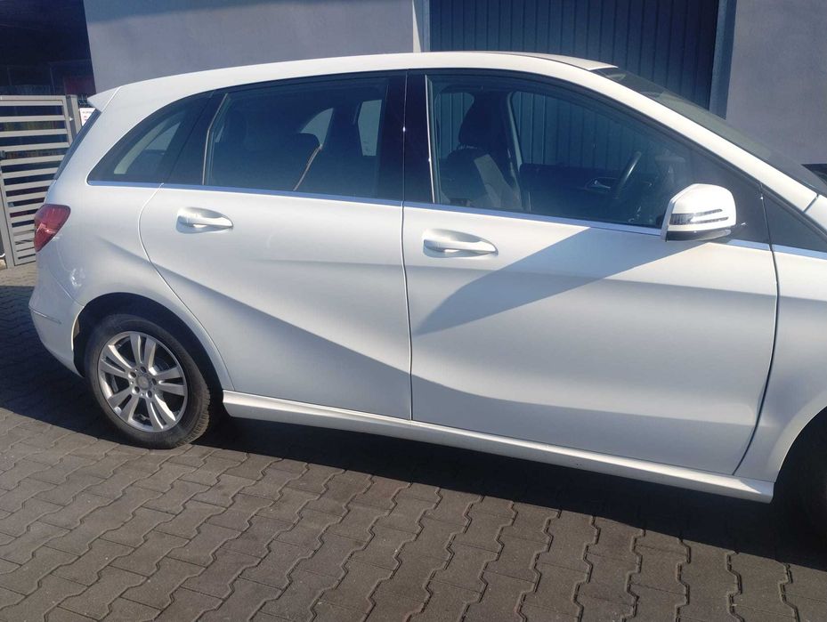 drzwi prawy przód przednie  Mercedes B-klasa W246 . 11-14r lakier 650
