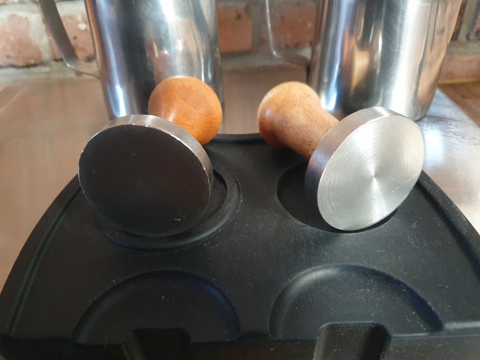 Zestaw dla baristy szuflada z odbijakiem pod młynek, 2 x tamper, mata
