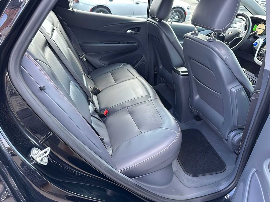 Chevrolet Bolt EV      2017