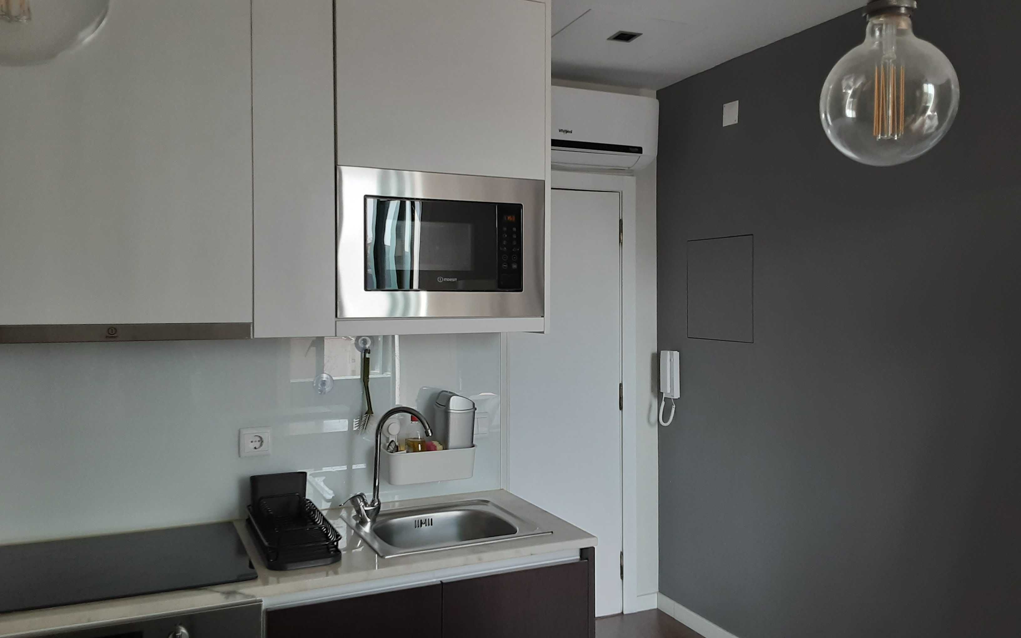 Apartamento em frente à estação de metro de Faria Guimarães.