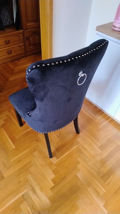 Krzesło  czarne welurowe  !! Super stan !!!